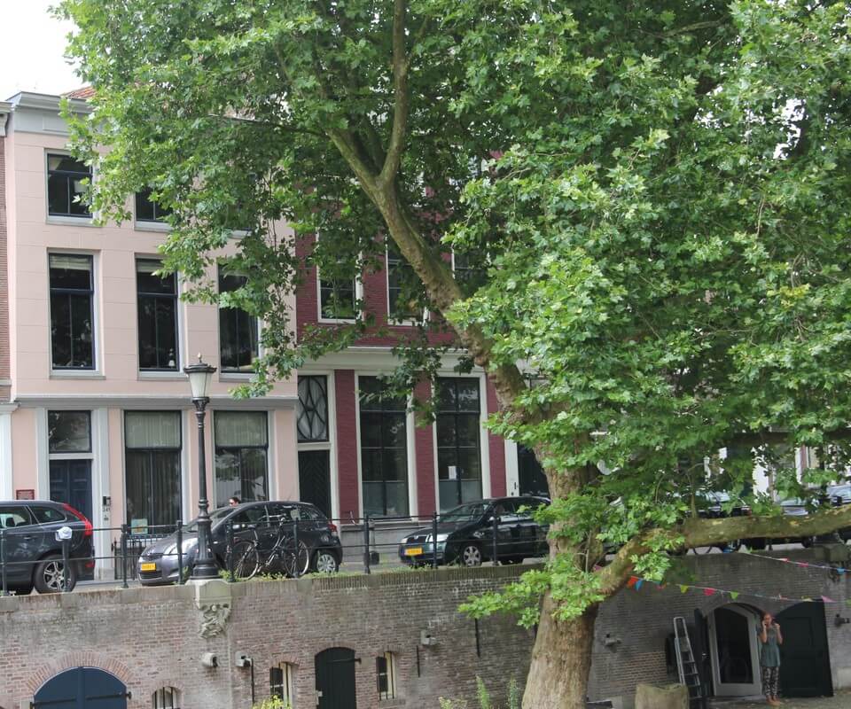 Oudegracht 341(links). Foto: Willem Geijssen