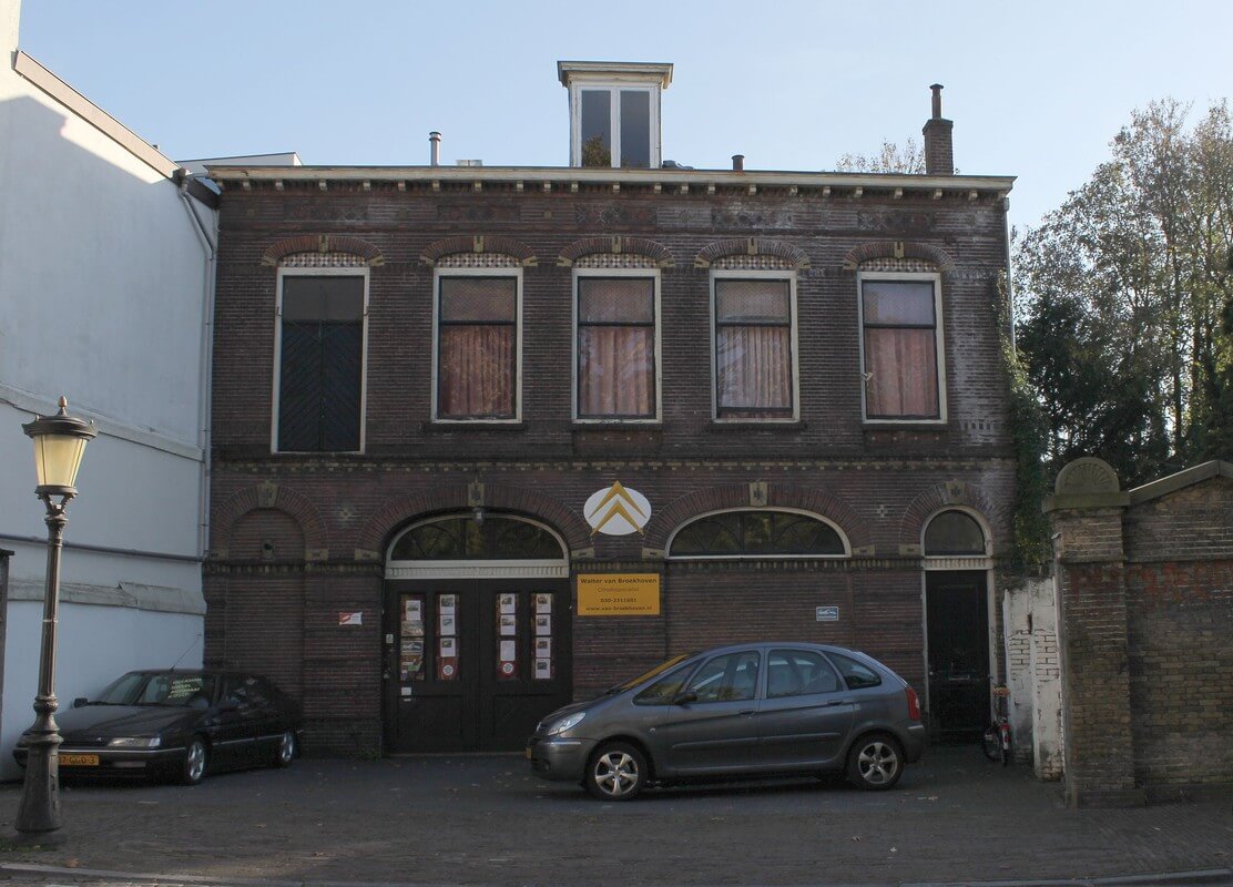 Van Asch van Wijckskade 29 A bis. De deur rechts leidt naar boven, waar Engelman woonde. Foto: Willem Geijssen
