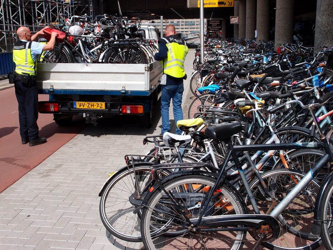 De vorige wethouder moest de handhaving verzachten.