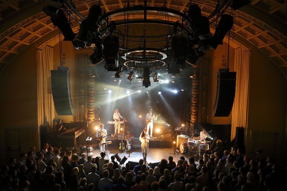 Eefje de Visser en band tijdens het laatste optreden in Tivoli. Foto: McKlin 