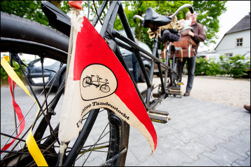 Een oud vlaggetje van een eerdere tandemtocht.