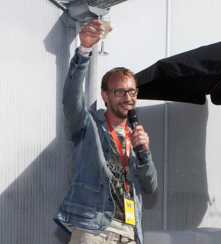 Andre Baars proost op deBeschaving. Foto: Ton van den Berg