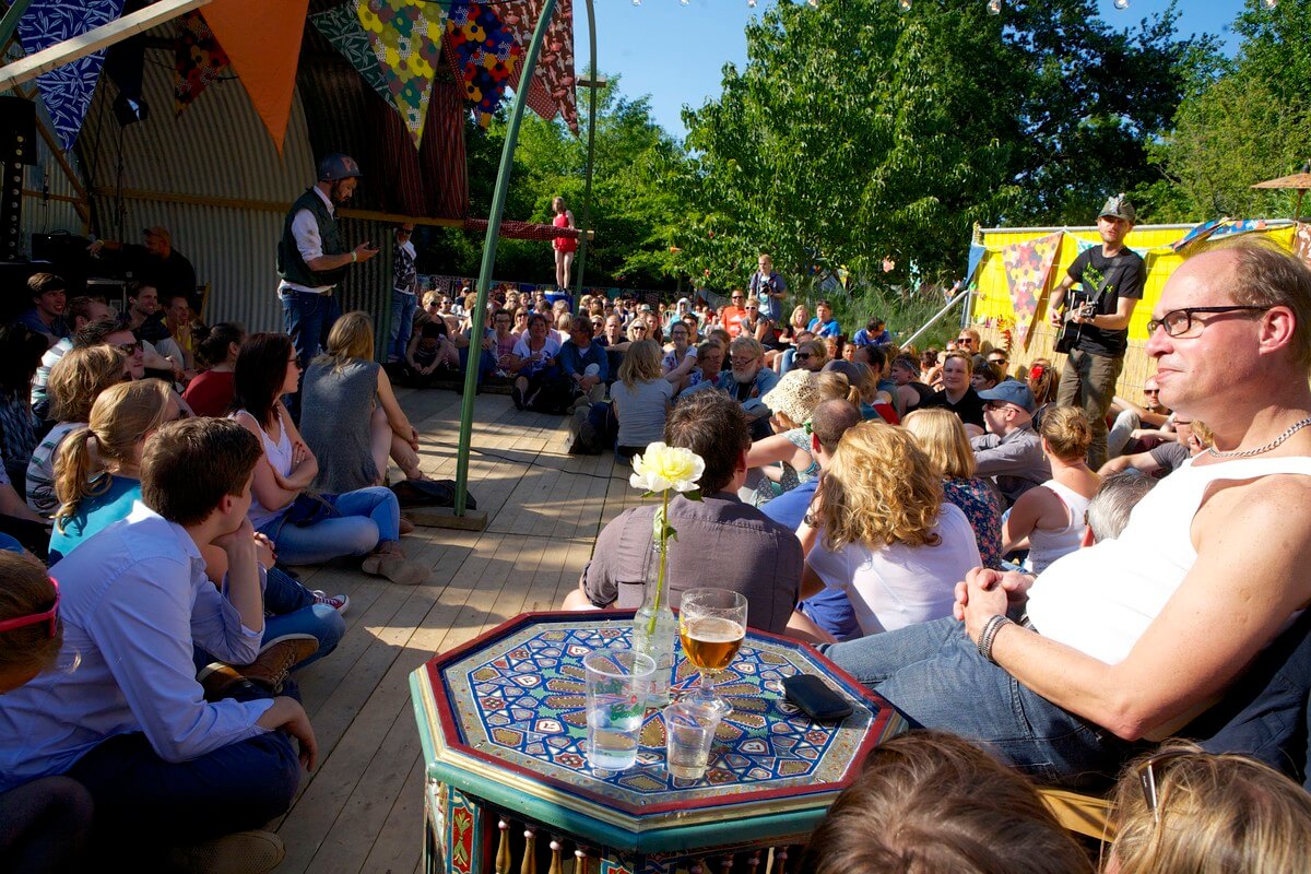 Het Cafe Theater Festival liet zich zien in de tent van Lebowski. Foto: Ton van den Berg