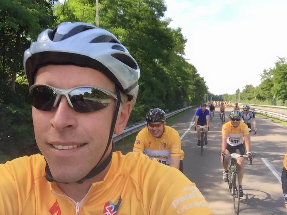 Oud-wethouder Harm Jansen had onderweg tijd voor een 'selfie'. Foto: H. Jansen