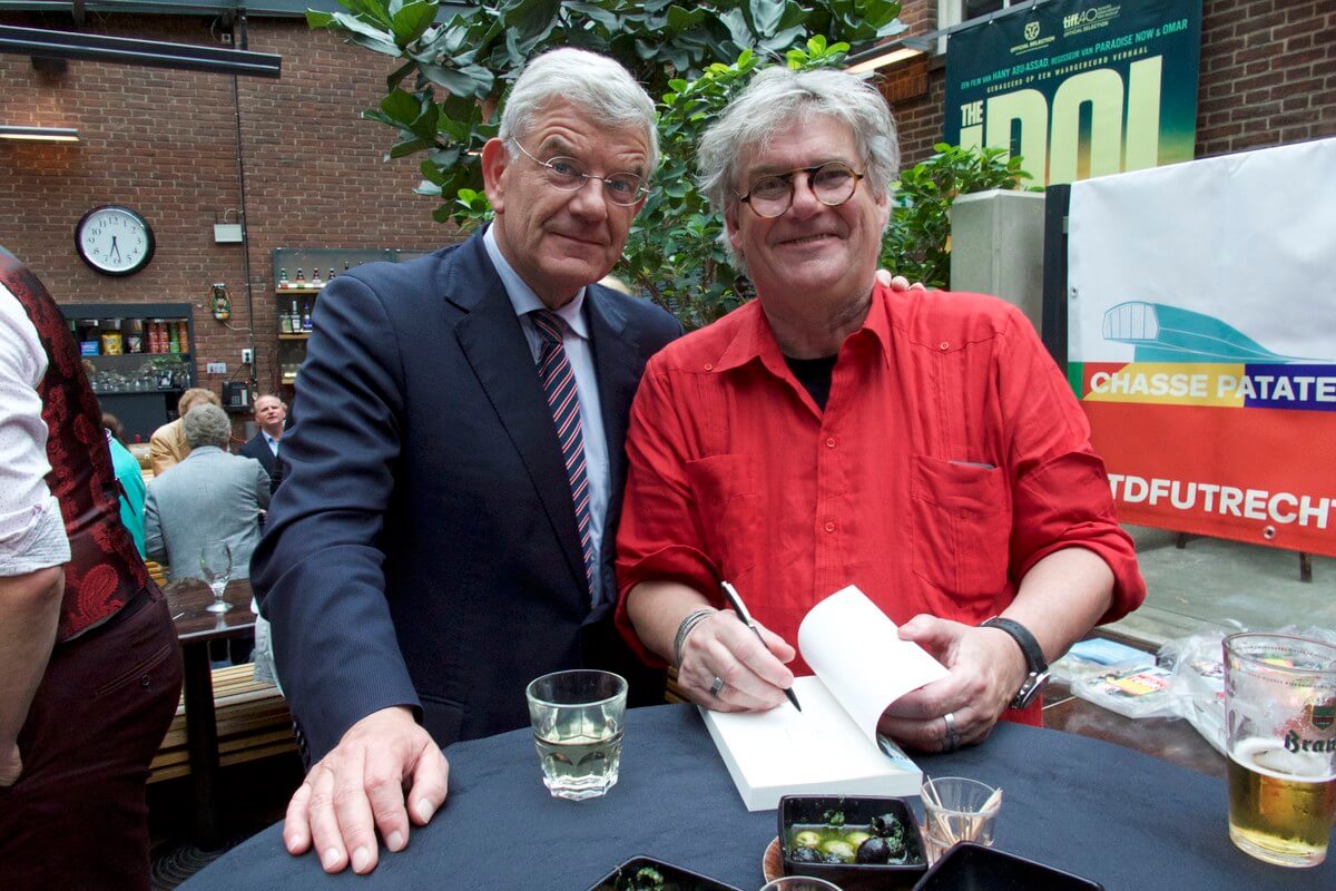 Burgemeester Van Zanen met Jeroen Wielaert. Foto: Ton van den Berg