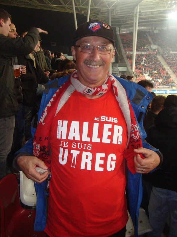 Ondanks verlies zijn er altijd supporters zoals Jeroen Haggenburg die vrolijk blijft. Foto: Haggenburg