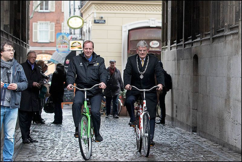 Prudhomme en Van Zanen onder de Domtoren door. Foto: Bas de Meijer