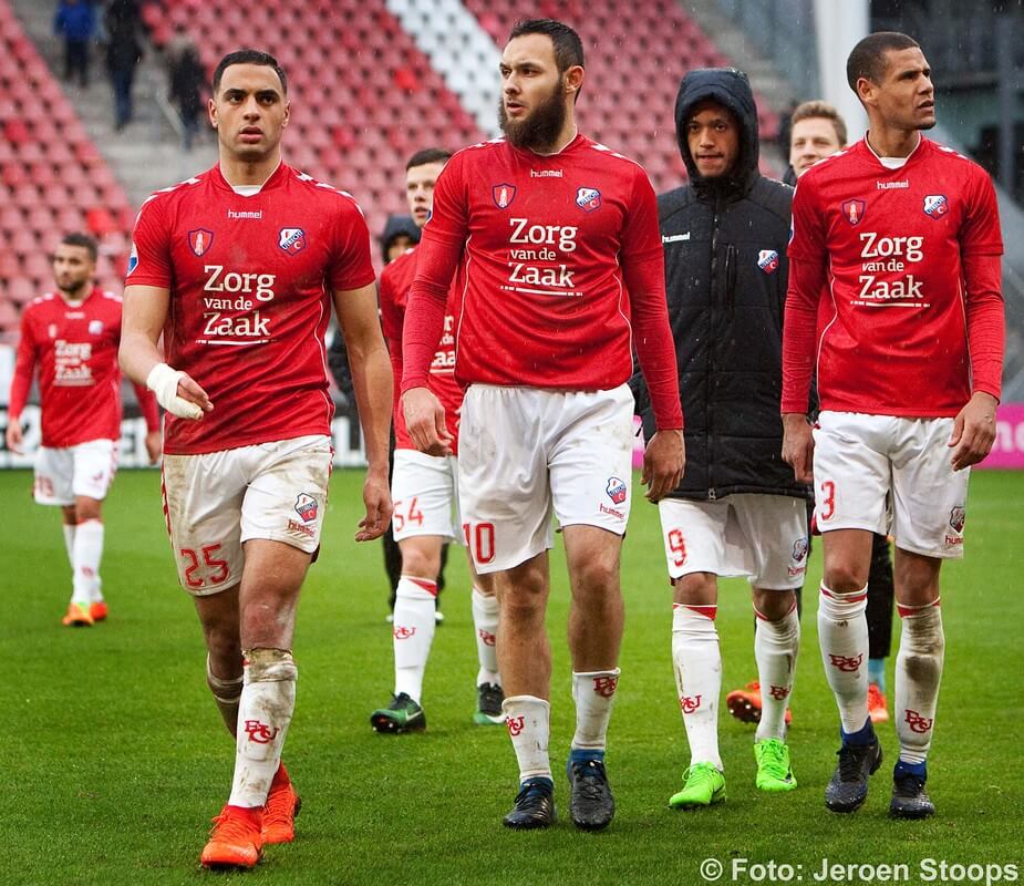 De aftocht na de 1-1. Foto: Jeroen Stoops