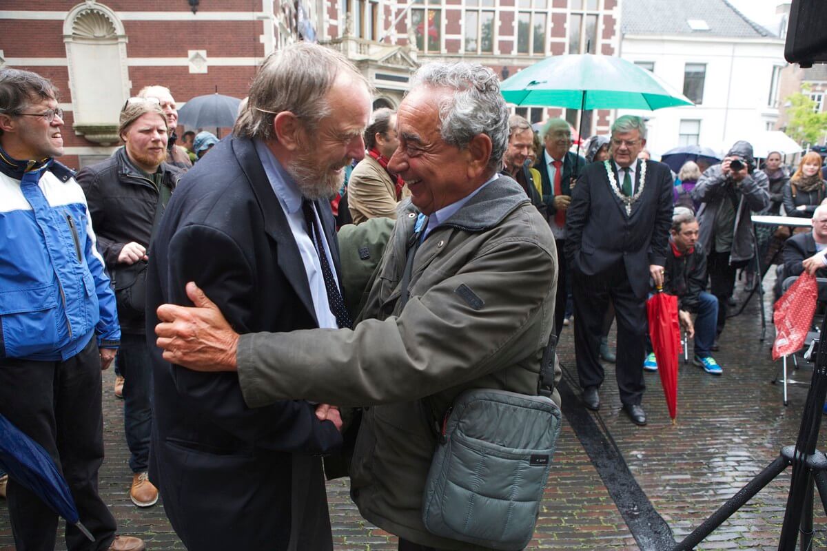 Acteur Fred Goessens en Flip Plas na afloop de monoloog. Foto: Ton van den Berg