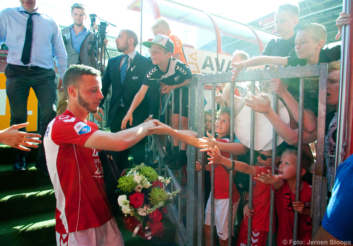 De populaire Ramselaar wordt door jonge fans begroet. Foto: Jeroen Stoops