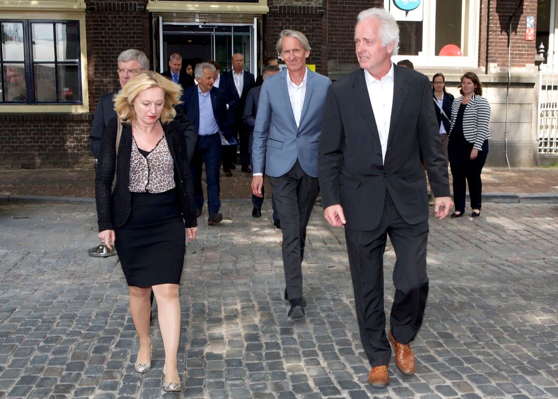 Minister Jet Bussemaker en DOMunder-initiatiefnemer Theo van Wijk in 2014 bij de opening. Foto: Ton van den Berg