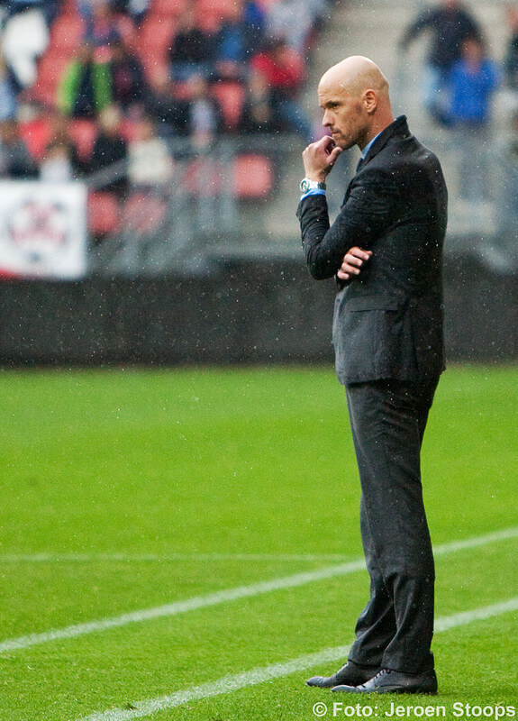 Trainer Ten Hag zag de bui al hangen. Foto: Jeroen Stoops