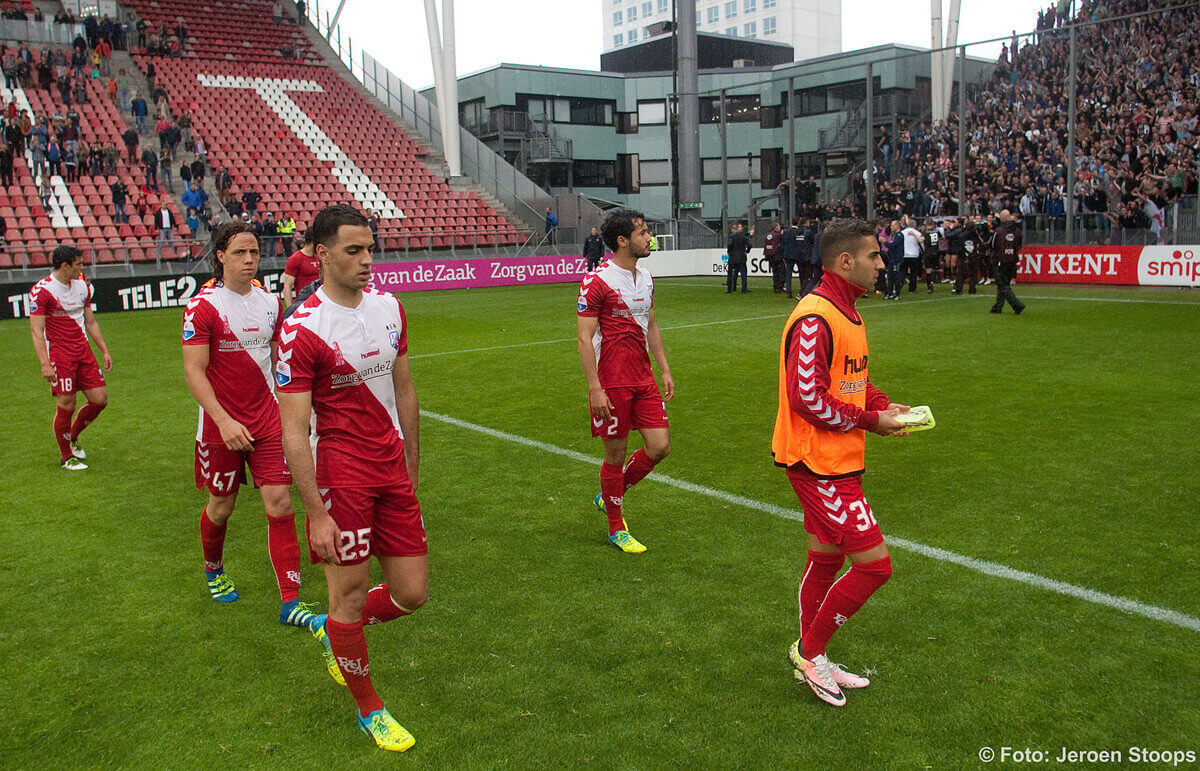 Spelers druipen af. Foto: Jeroen Stoops