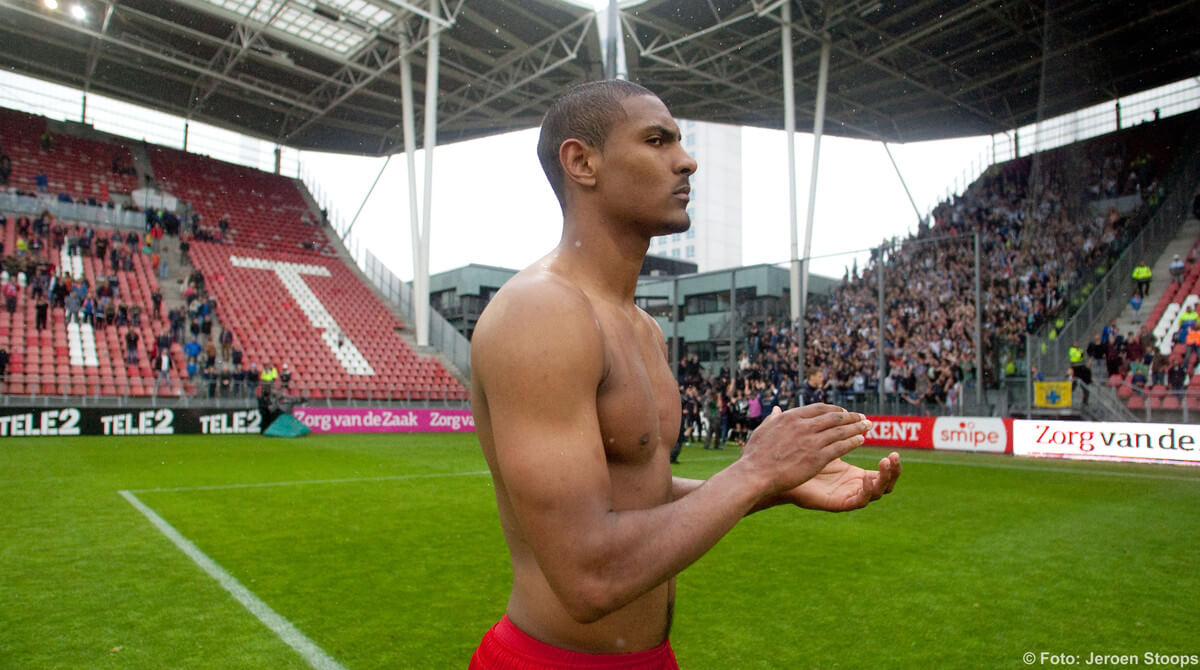 Sebastien Haller kon niet lachen na afloop. Foto: Jeroen Stoops