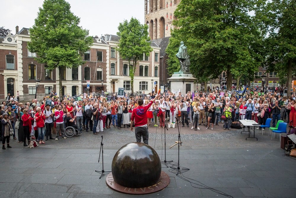 Demonstraten op het Domplein. Foto: Marieke Wijntjes