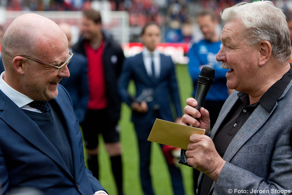 Mooie woorden van Frans van Seumeren voor Wil van Schaik. Foto: Jeroen Stoops