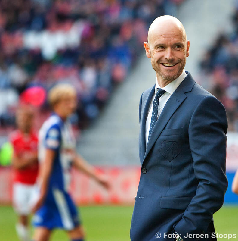 Ten Hag heeft alle reden om te lachen. Foto: Jeroen Stoops