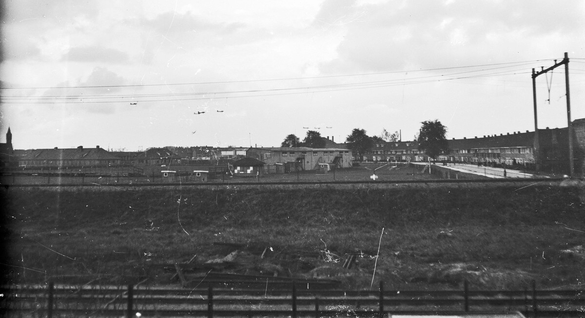 De velden bij de Cartesiusdriehoek en rechts de huizen aan de Cartesiusweg. Foto: Frans Beenen