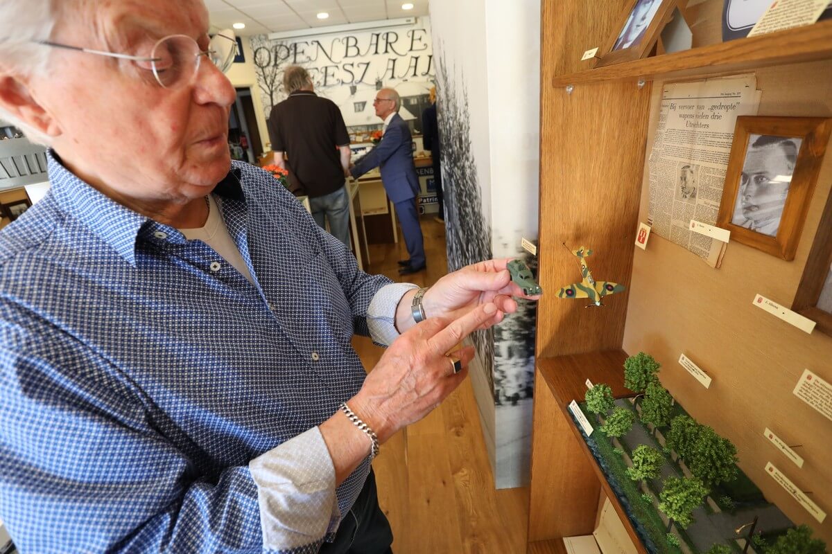 Maquettemaker Gerard van der Louw. Foto: Ton van den Berg