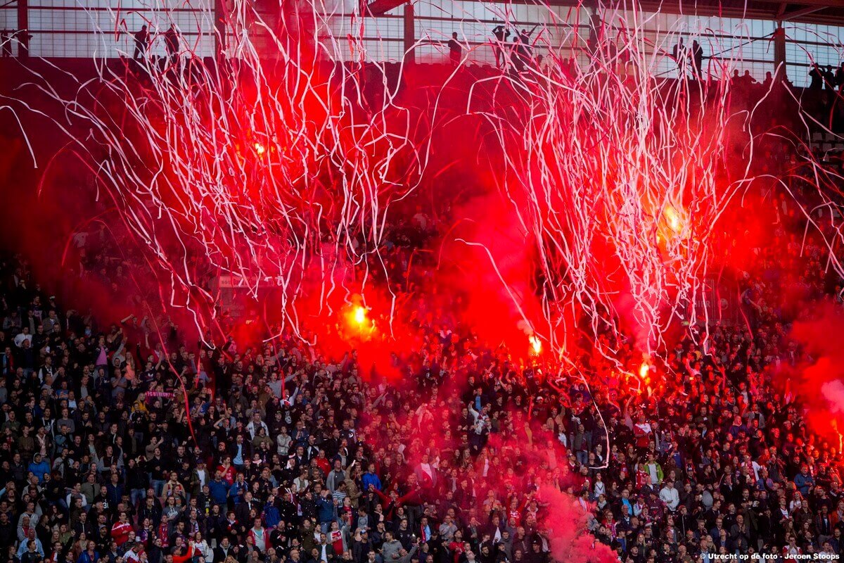 Vuurwerk op de tribunes.