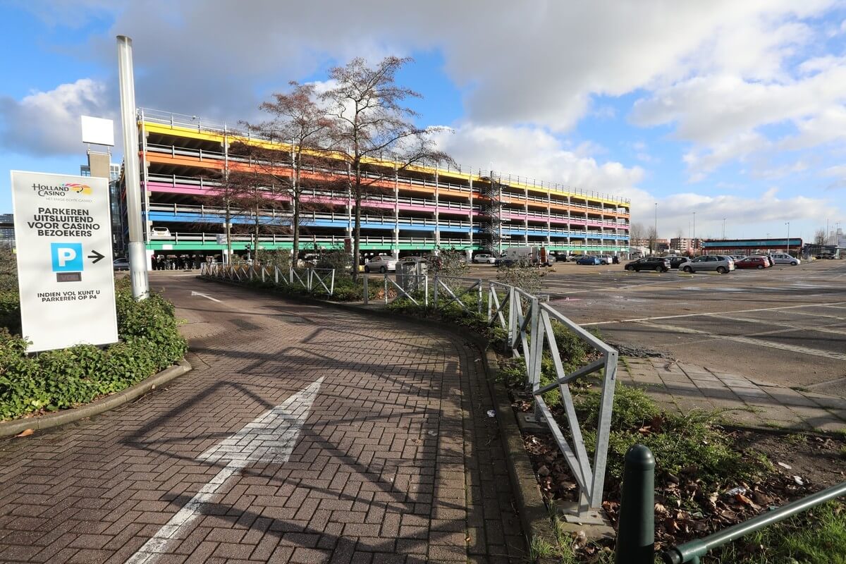 De parkeergelegenheid van de Jaarbeurs blijft vooralsnog in gebruik. Foto: Ton van den Berg