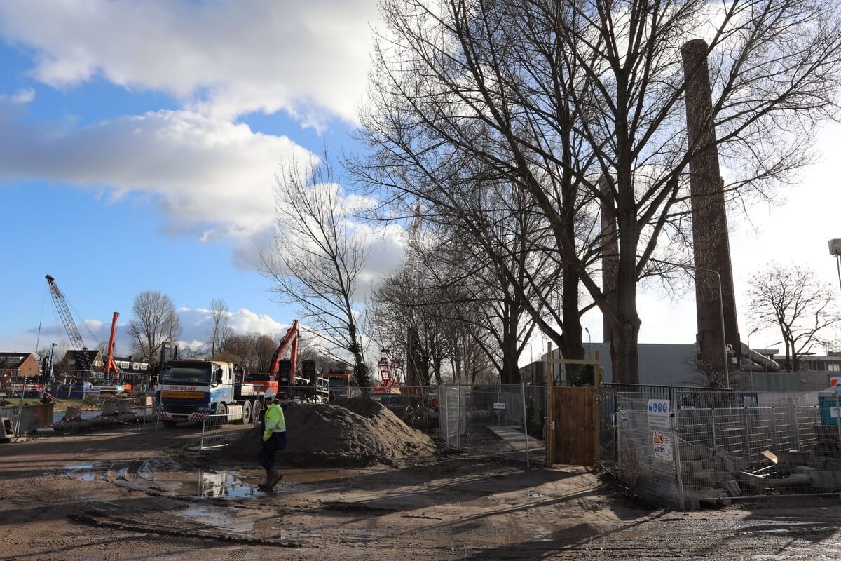 De schoorsteenpijpen van de Enecocentrale worden behouden, ook al krijgt de centrale een andere functie. Foto: Ton van den Berg