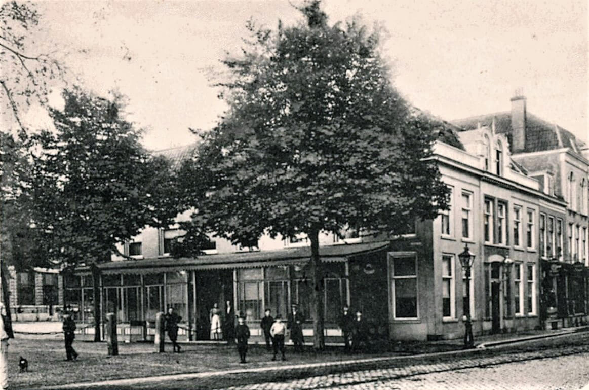 De Liggende Os zoals het eruitzag net voor de vorige eeuwwisseling, na de aanbouw van de ‘Warande’. Foto: Het Utrechts Archief