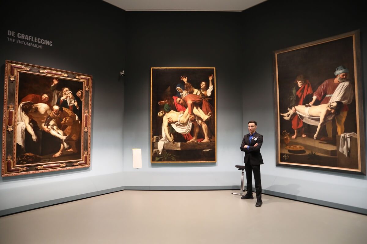 De graflegging door vlnr: Van Baburen, Caravaggio en Tournier. Foto: Ton van den Berg