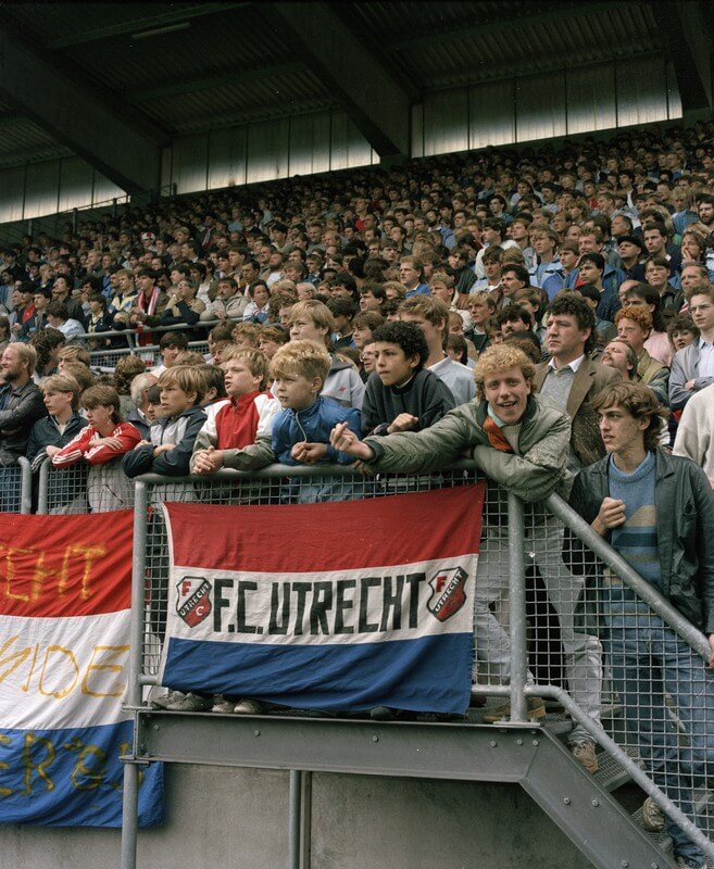 Supporters in de jaren 80 in het stadion. Foto: HUA