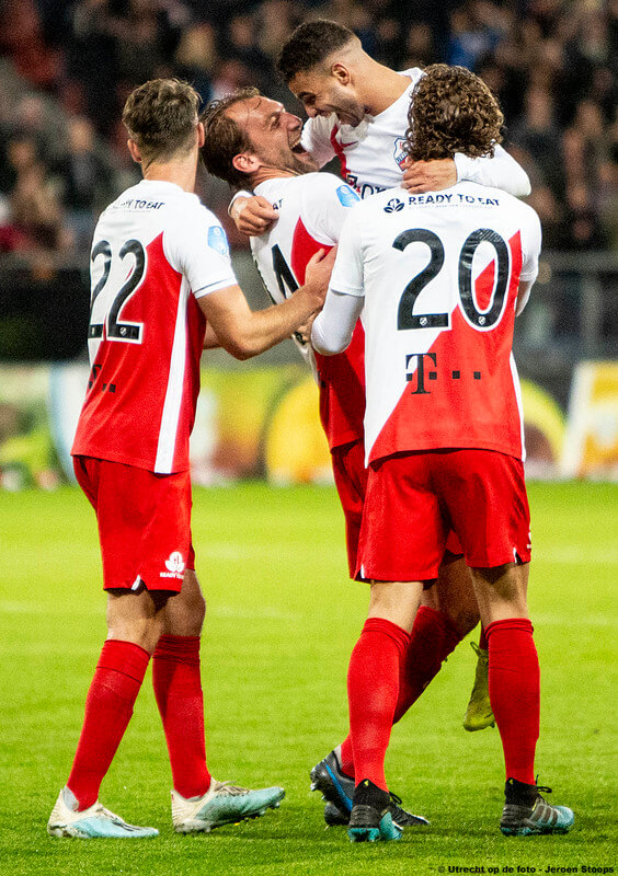 Maher, met PSV-verleden, heeft de 2-0 binnen geschoten.