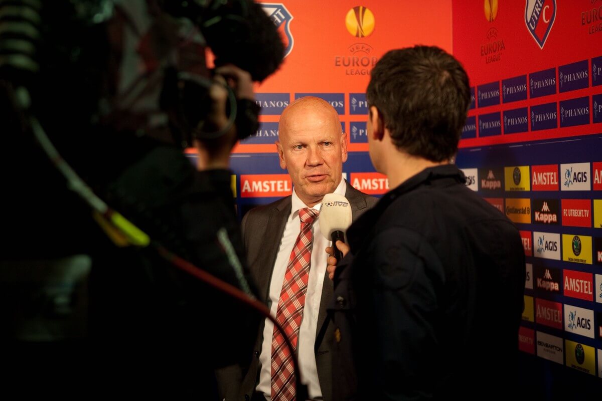 Ton du Chatinier na de gewonnen wedstrijd tegen Celtic in 2010. Foto: Ton van den Berg