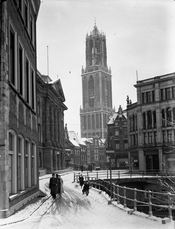 De Stadhuisbrug tijdens een winter in de jaren vijftig vorige eeuw. Foto: F.F. van der Werf/HUA