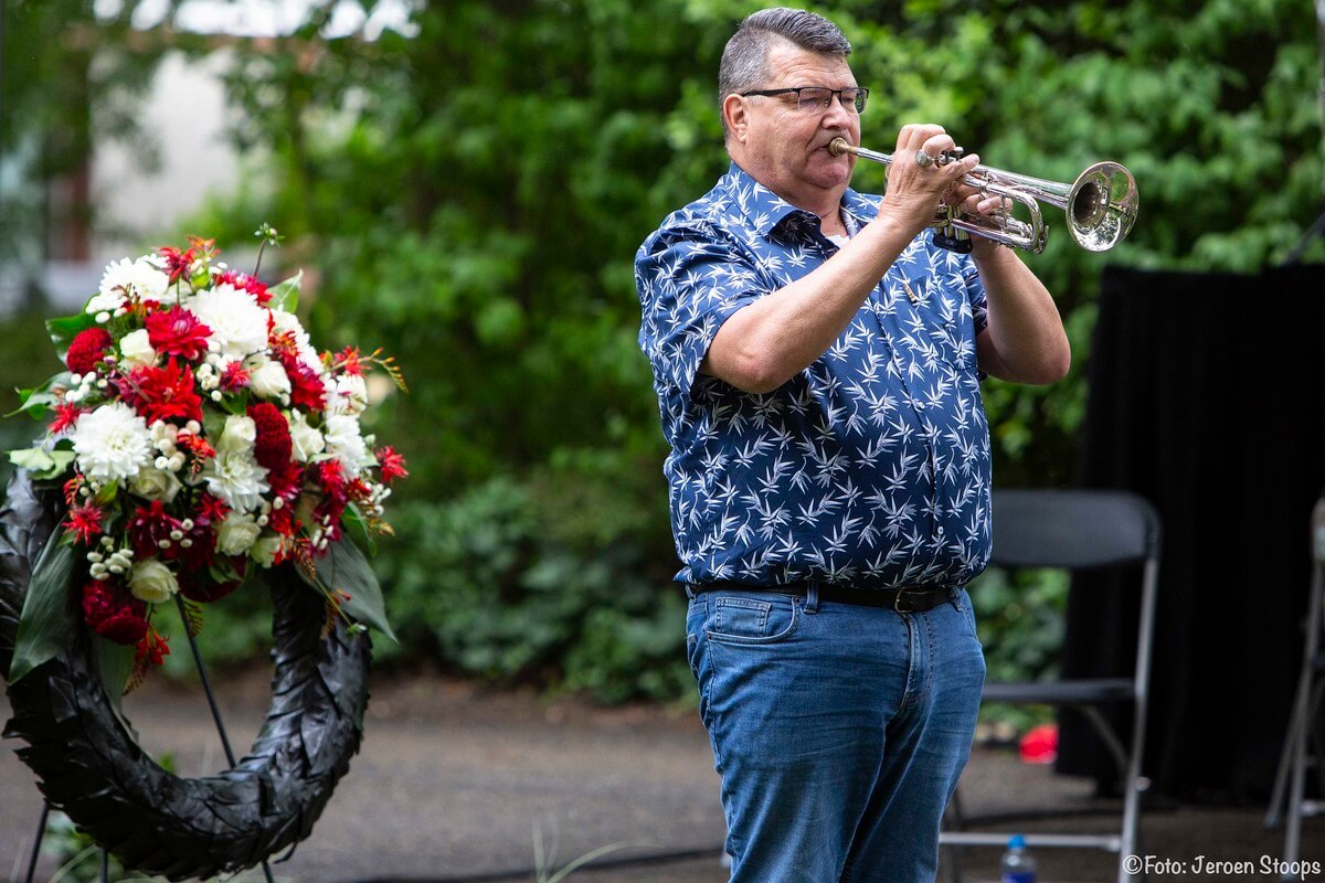 Na de Last Post, gespeeld door Wout Beekmans, volgde twee minuten stilte.