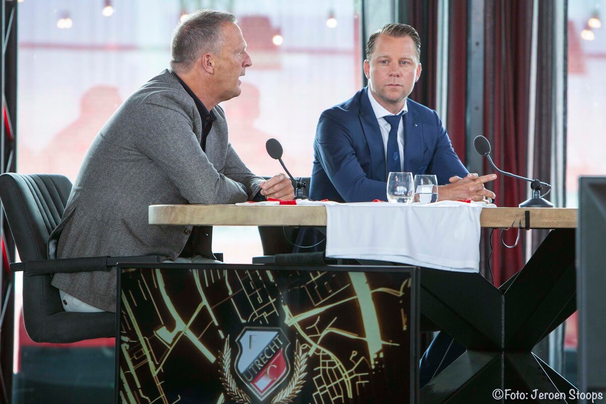 Natuurlijk schoven ook trainer Van den Brom en Technisch directeur Jordy Zuidam aan.