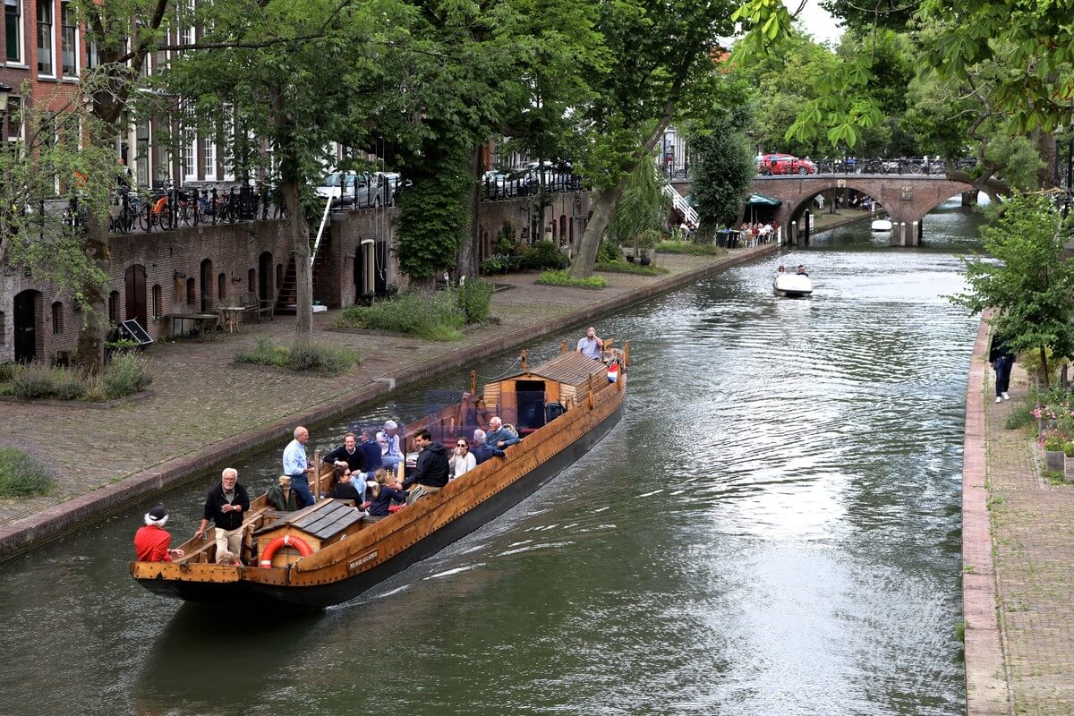 In de Oudegracht. Foto's Ton van den Berg