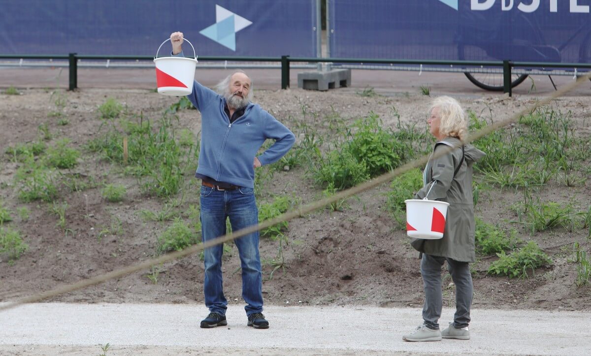 De singel is rond, Ben Nijssen met de Utrechtse emmer. Foto: Ton van den Berg