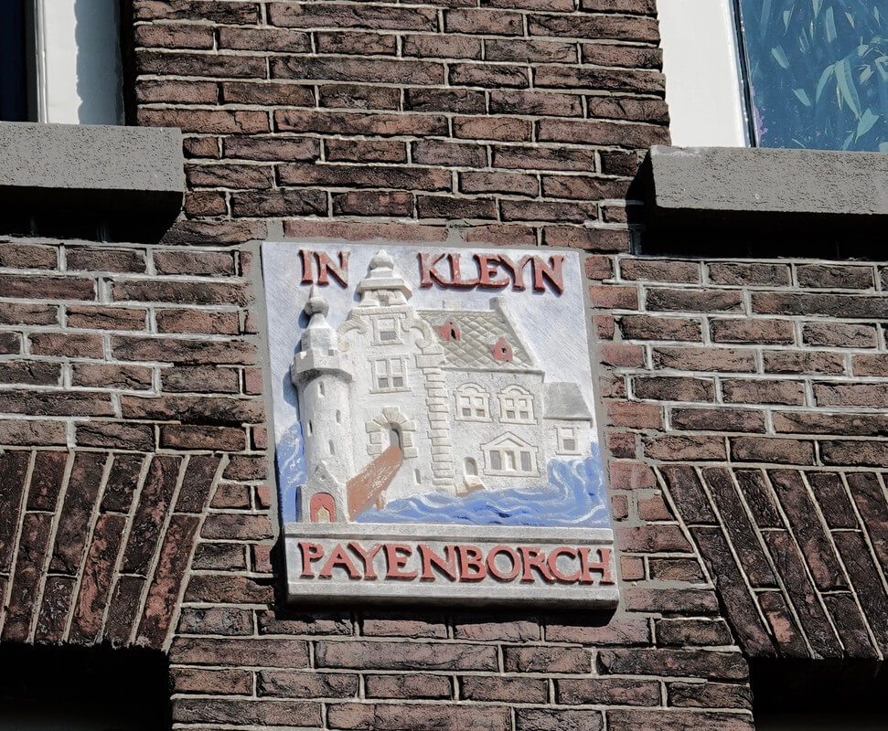 Gevelsteen Klein Payenborch. Foto: Dik Binnendijk