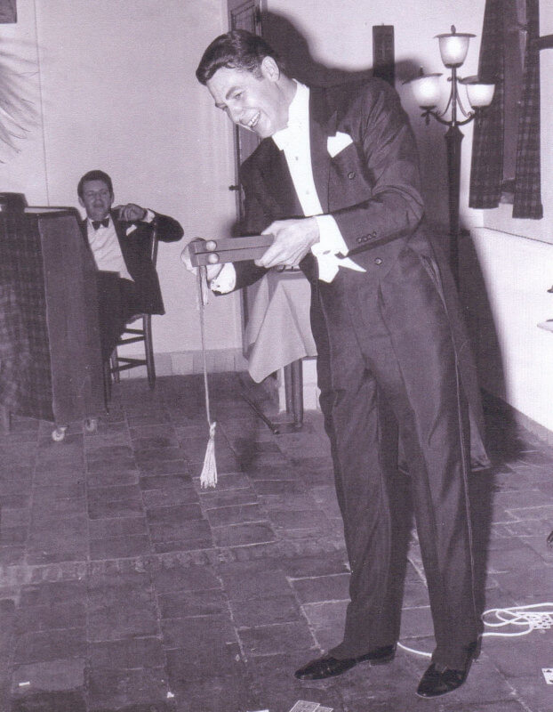 Fred Kaps aan het werk en aan de piano Joop Reynolds. Foto: collectie Reynolds