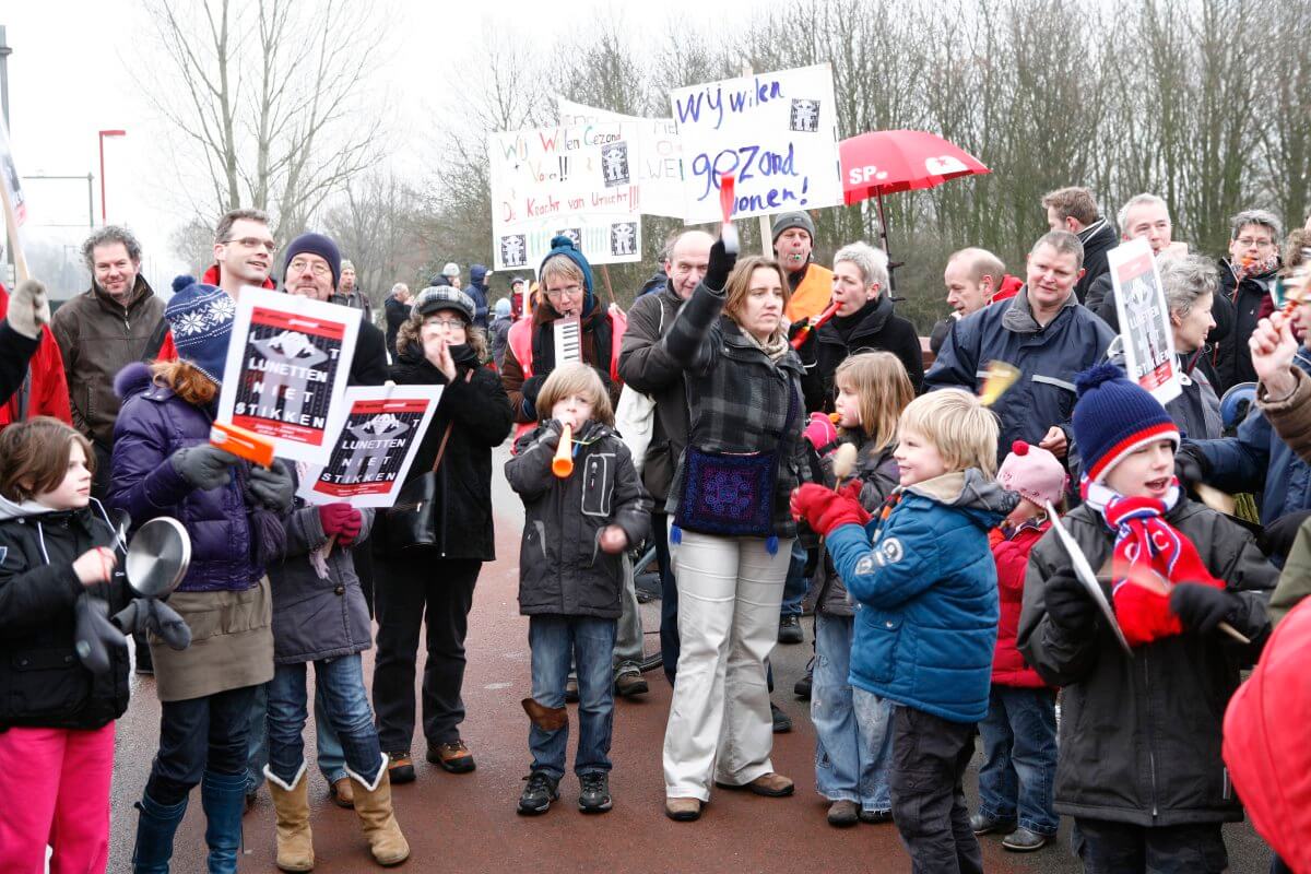 In 2010 voerden bewoners van Lunetten ook al strijd tegen mogelijke uitbreiding van de A27. Foto: Ton van den Berg