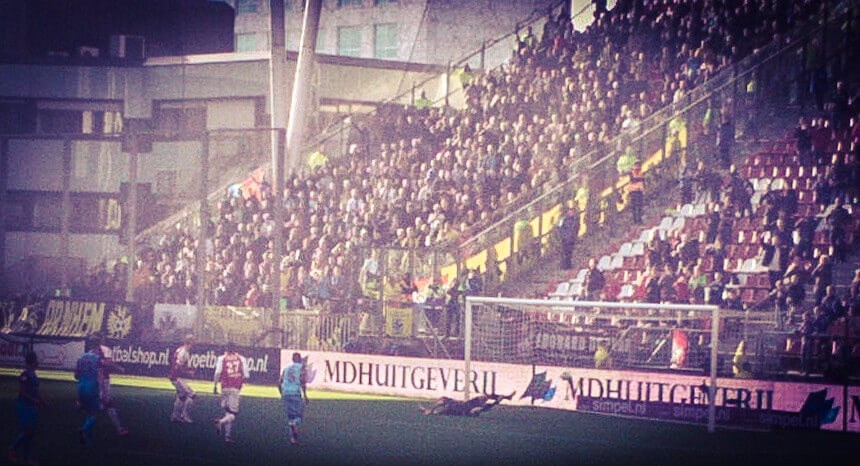 Moment uit de wedstrijd tegen Vitesse, Utrecht scoort via een penalty. Foto: Nieuws030