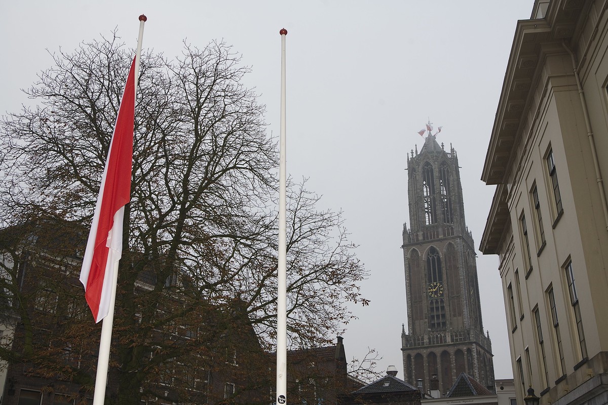 De stadsvlag is ook op de Domtoren te zien.