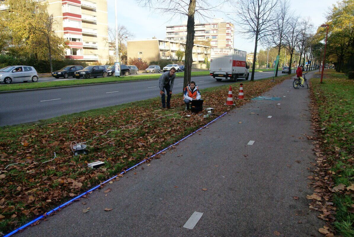  De Beer en zijn medewerker tasten in het duister over waarom het systeem plotseling niet werkt. 