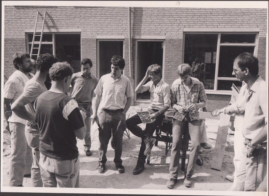 Jos van de Borgt probeert de bouwvakkers te overtuigen. Foto: archief Nieuws030