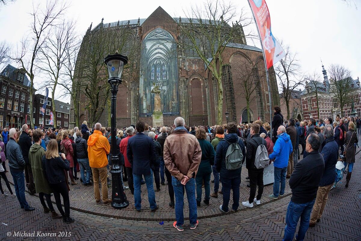 Stilte op het Domplein. Foto: Michael Kooren