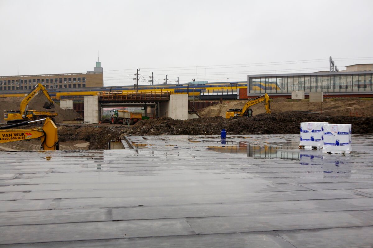 Doorkijkje op de plek waar Jumbo-foodmarkt komt. Foto: Ton van den Berg