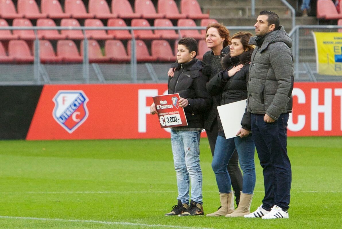 Audrey di Tommaso (tweede van rechts) en links haar zoon Noah. Foto: Ton van den Berg