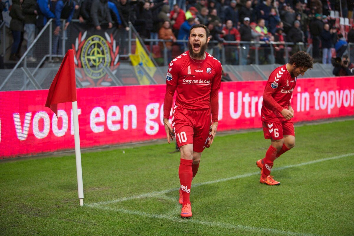 Barazite schreeuwt het uit na zijn eerste goal. Foto: Ton van den Berg