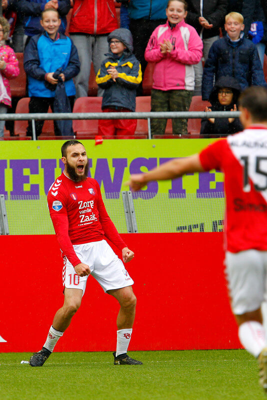 Barazite juicht na zijn score. Foto: Frank Zilver/FC Utrecht