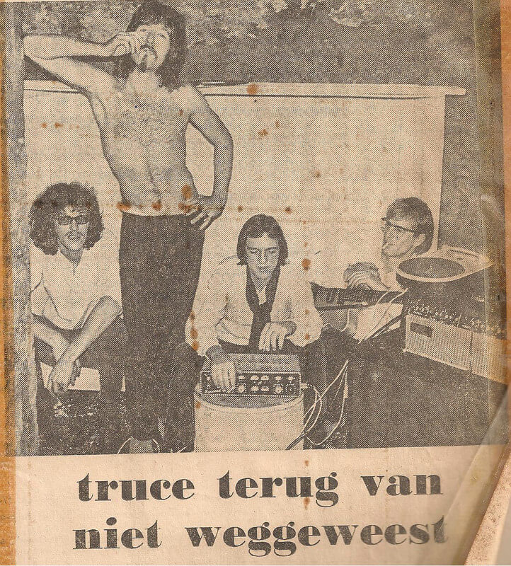 De Utrechtse band Truce met staand Kaz Lux in 1968. Krantenfoto uit archief Guus Willemse