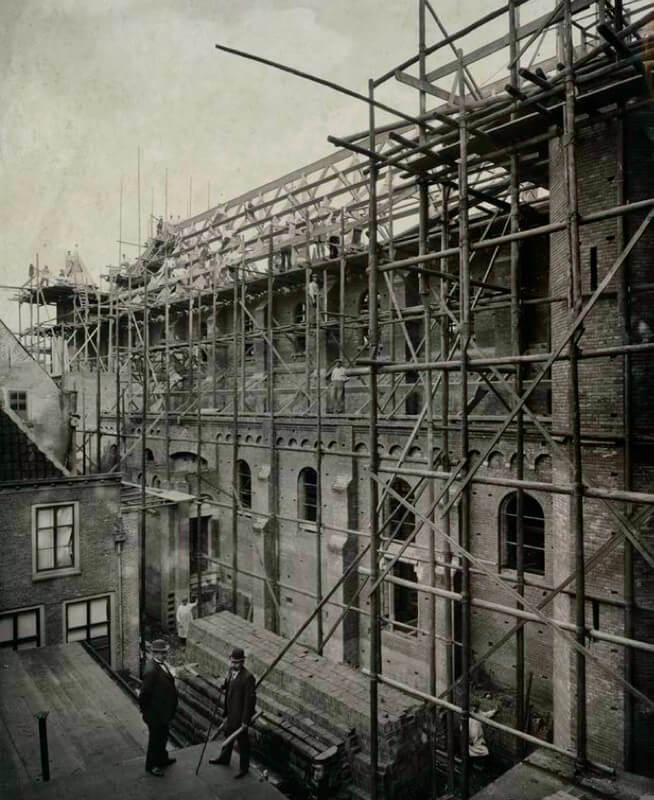 De bouw van de Gertrudiskathedraal 100 jaar terug. Foto HUA